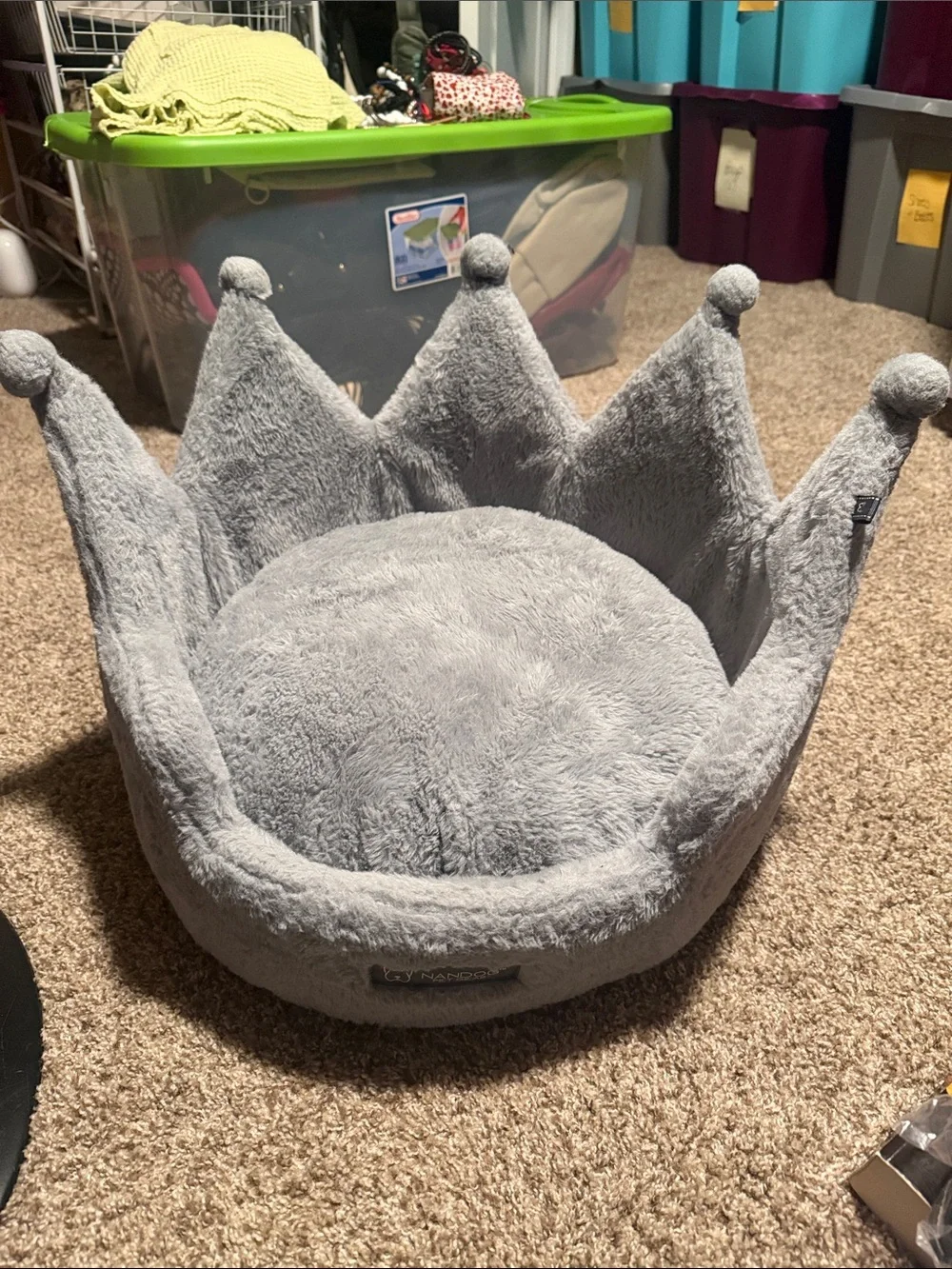 Nandog Pet Gear Crown Plush dog or cat bed (gray, EUC!)